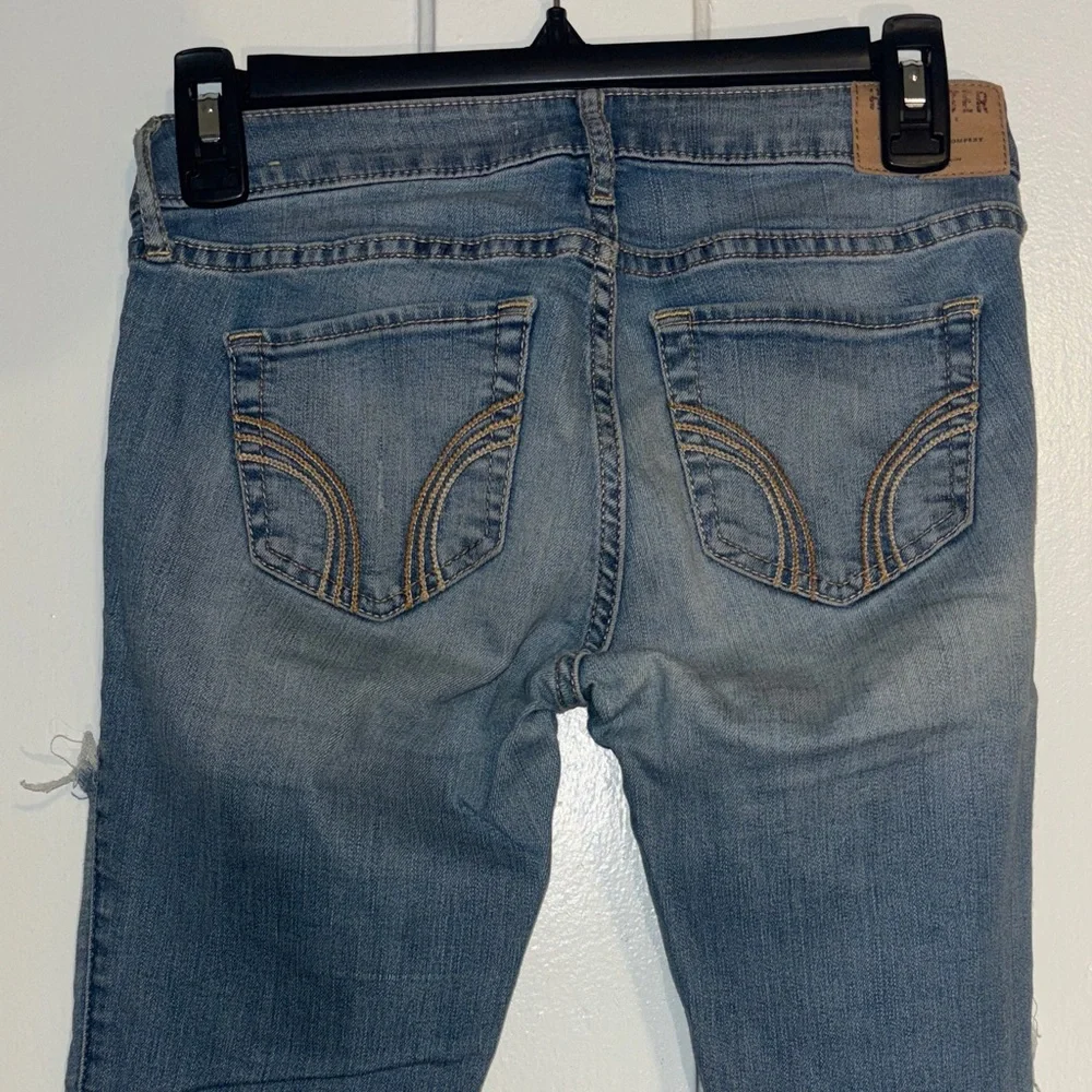 Hollister Women's Light Blue distressed Jeans size 24